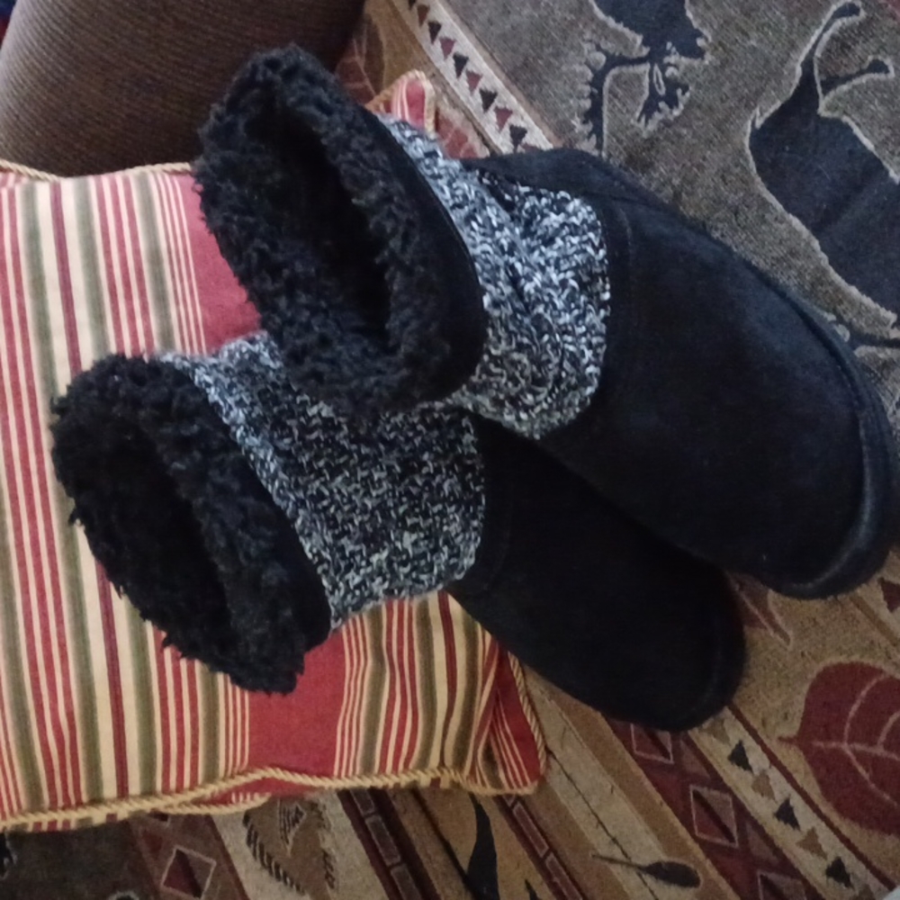 Youth Bearpaw Black Boots》Size 4》Women's Size 6
